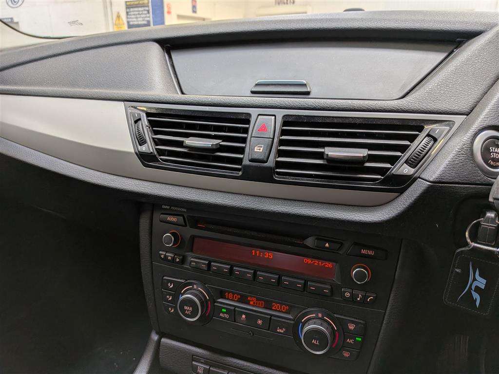 <p>2015 BMW X1 SDRIVE18D SE</p>