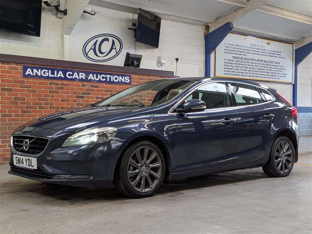 <p>2014 VOLVO V40 SE LUX D2</p>