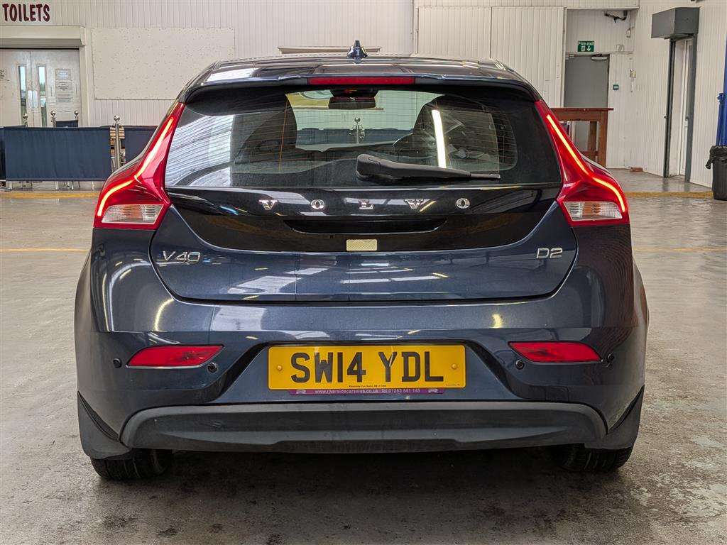 <p>2014 VOLVO V40 SE LUX D2</p>