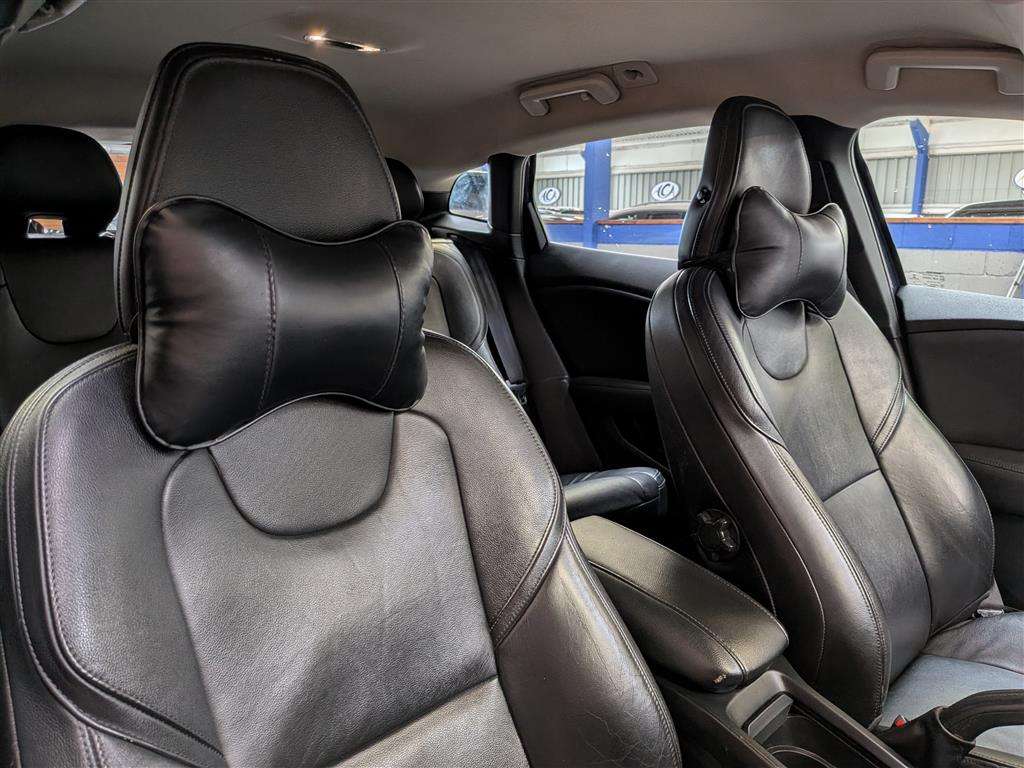 <p>2014 VOLVO V40 SE LUX D2</p>
