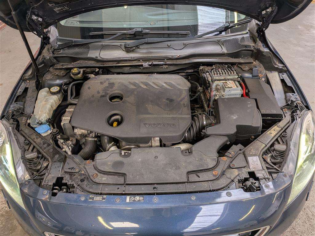 <p>2014 VOLVO V40 SE LUX D2</p>