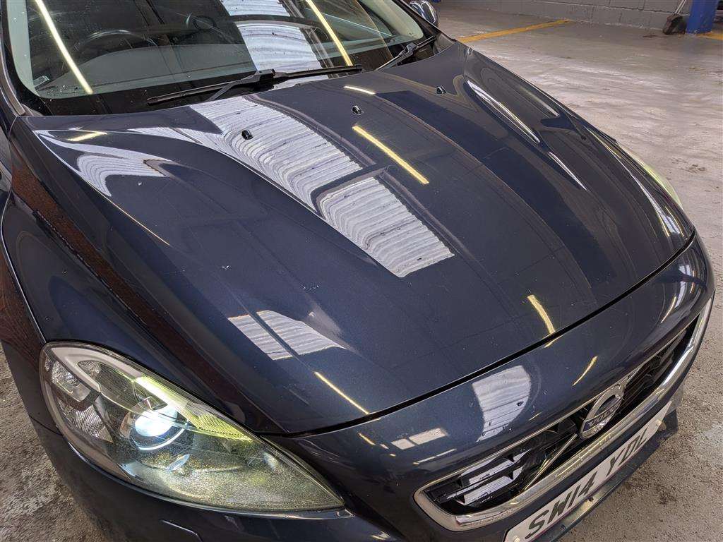 <p>2014 VOLVO V40 SE LUX D2</p>