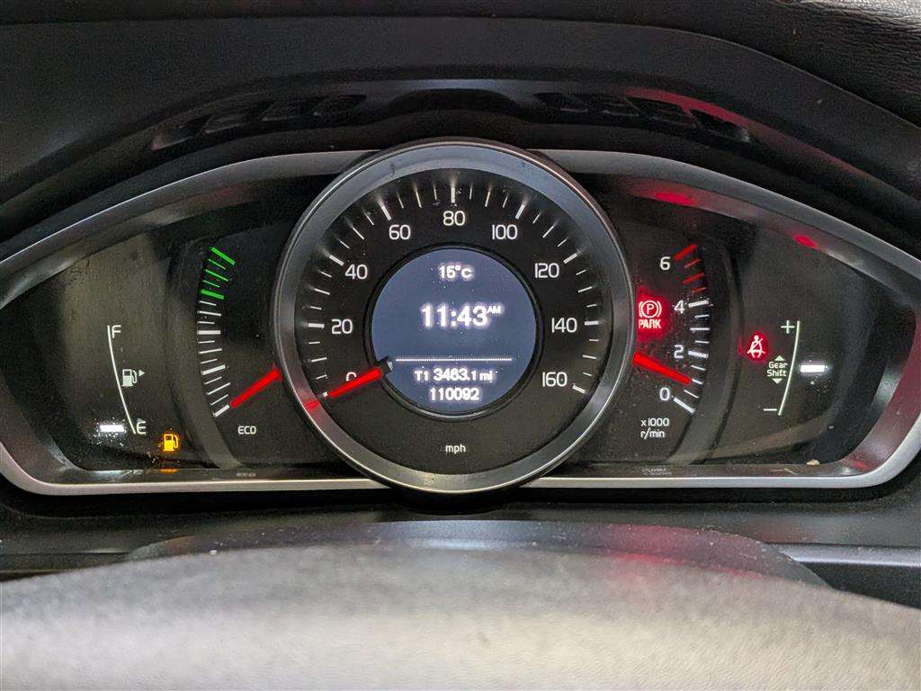 <p>2014 VOLVO V40 SE LUX D2</p>