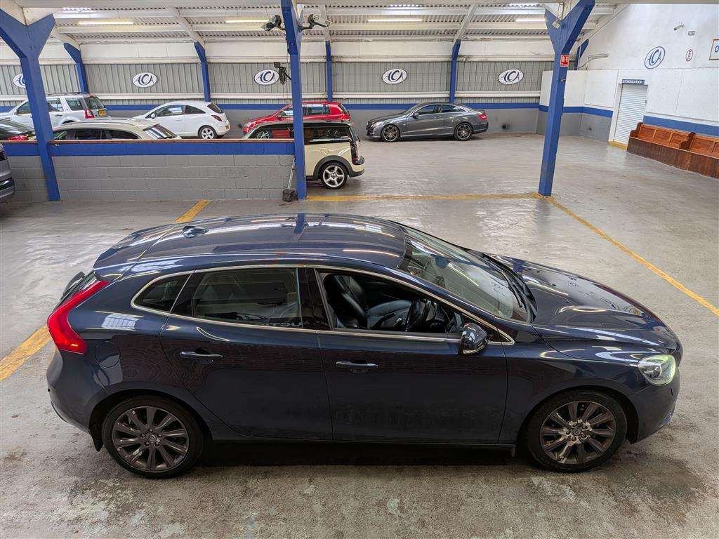 <p>2014 VOLVO V40 SE LUX D2</p>
