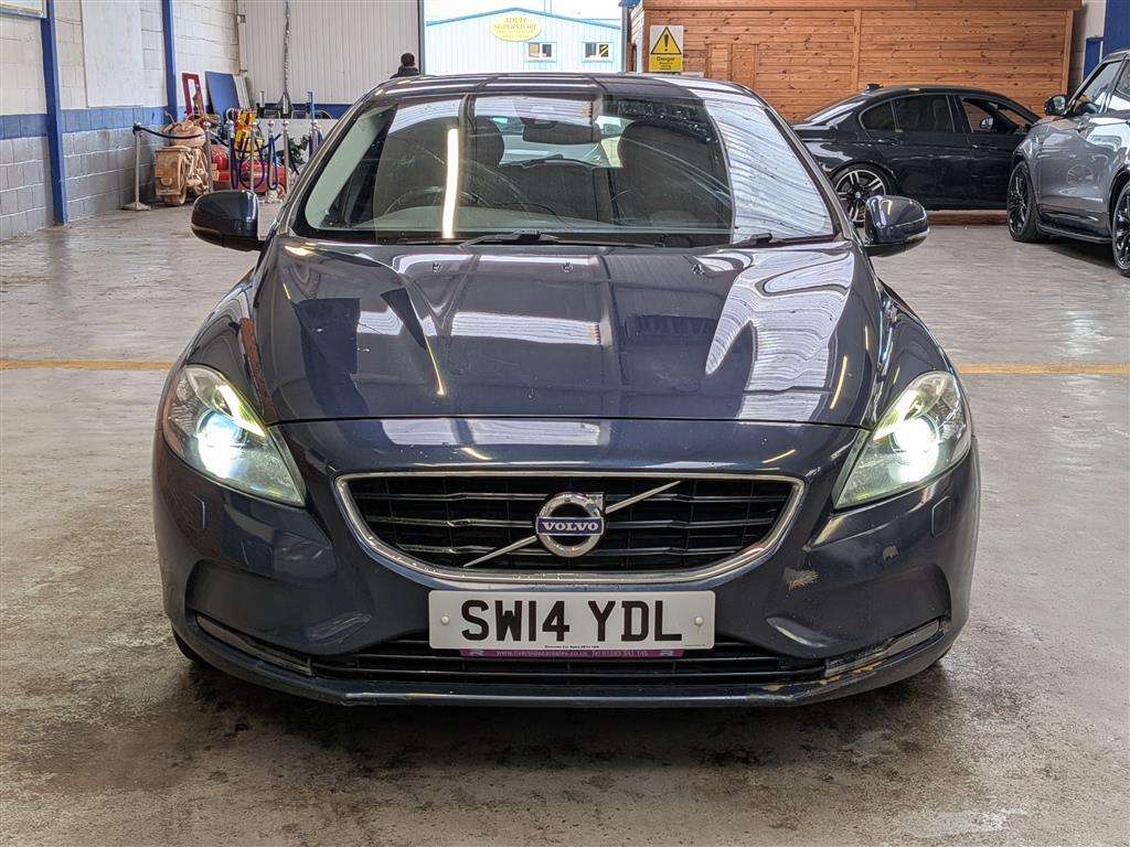 <p>2014 VOLVO V40 SE LUX D2</p>
