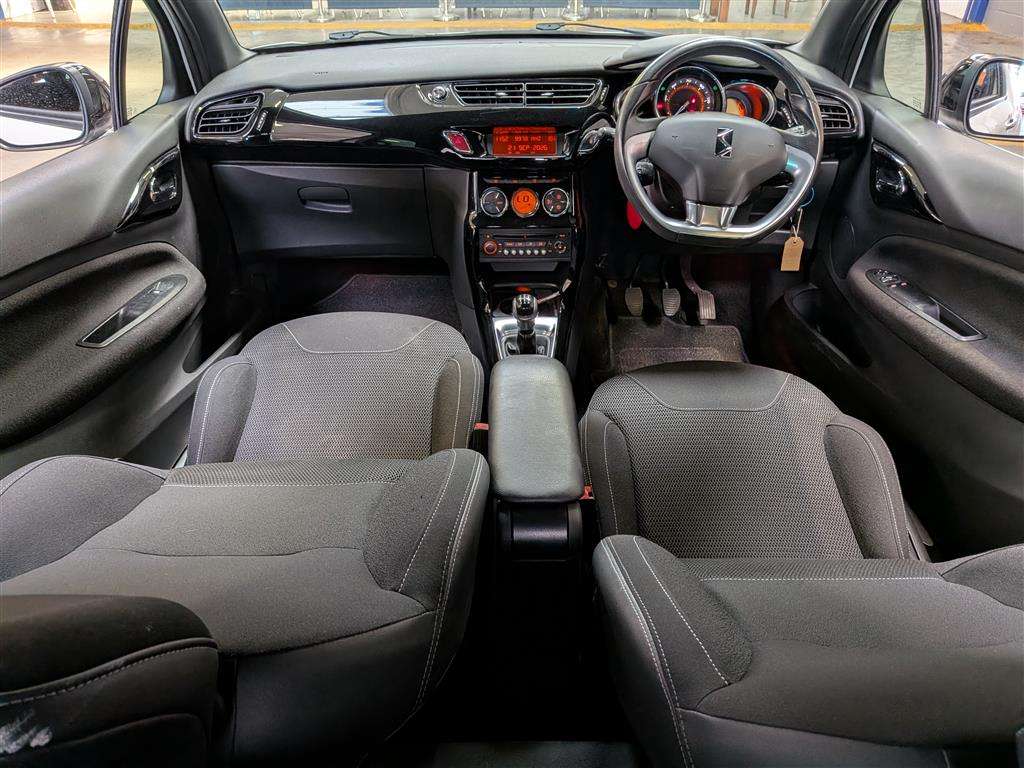 <p>2011 CITROEN DS3 DSTYLE E-HDI</p>