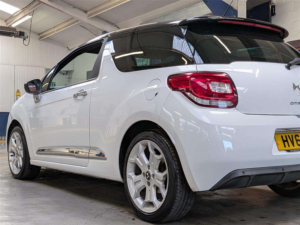 <p>2011 CITROEN DS3 DSTYLE E-HDI</p>