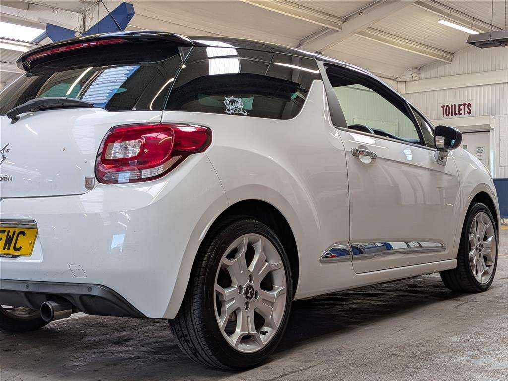 <p>2011 CITROEN DS3 DSTYLE E-HDI</p>