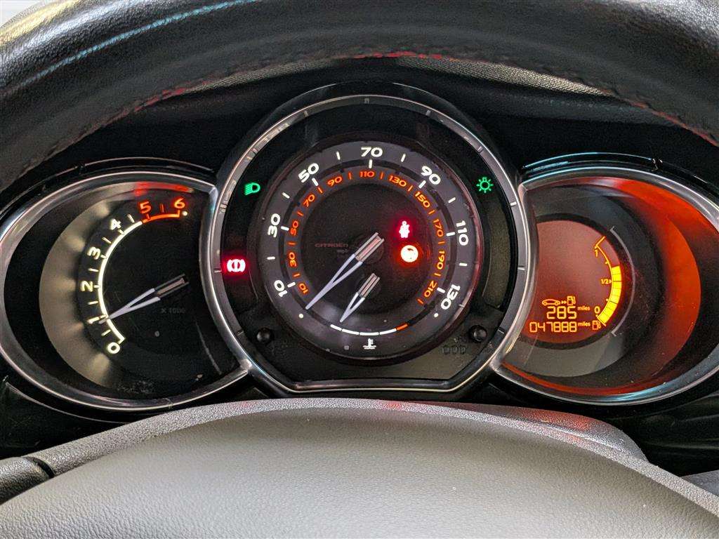 <p>2011 CITROEN DS3 DSTYLE E-HDI</p>
