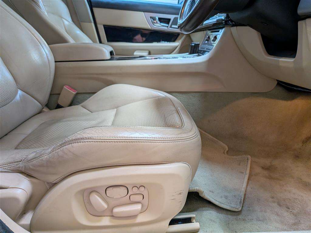 <p>2010 JAGUAR XF S PREMIUM LUXURY V6 AUTO</p>