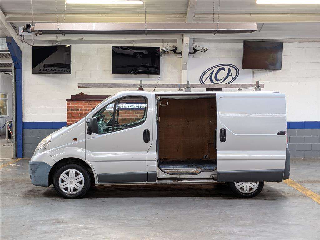 <p>2008 VAUXHALL VIVARO 2700 CDTI SWB</p>