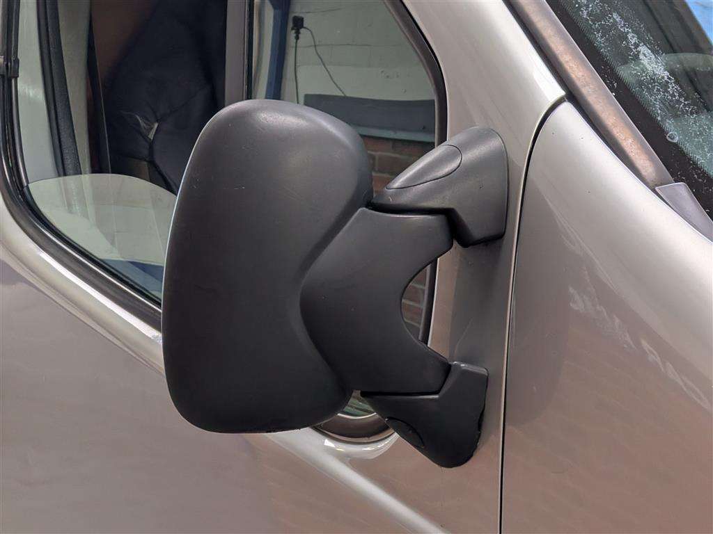 <p>2008 VAUXHALL VIVARO 2700 CDTI SWB</p>