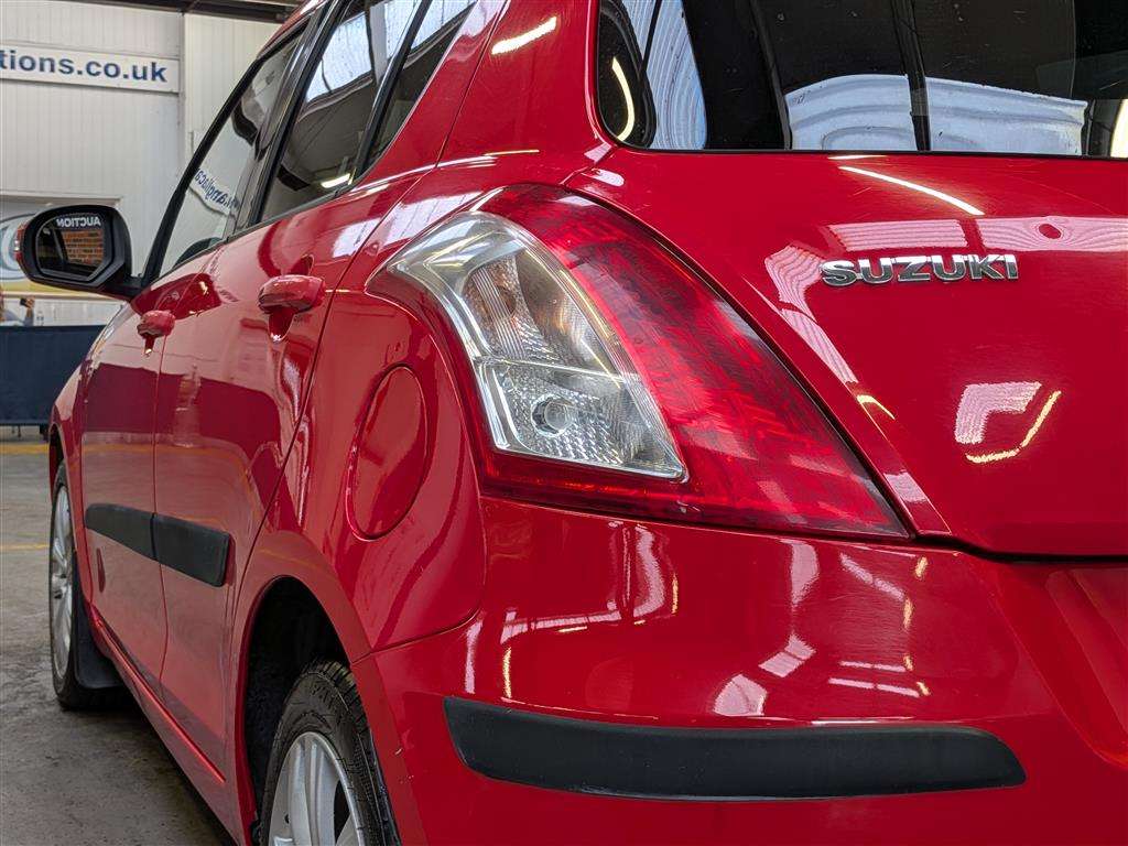 <p>2015 SUZUKI SWIFT SZ4</p>