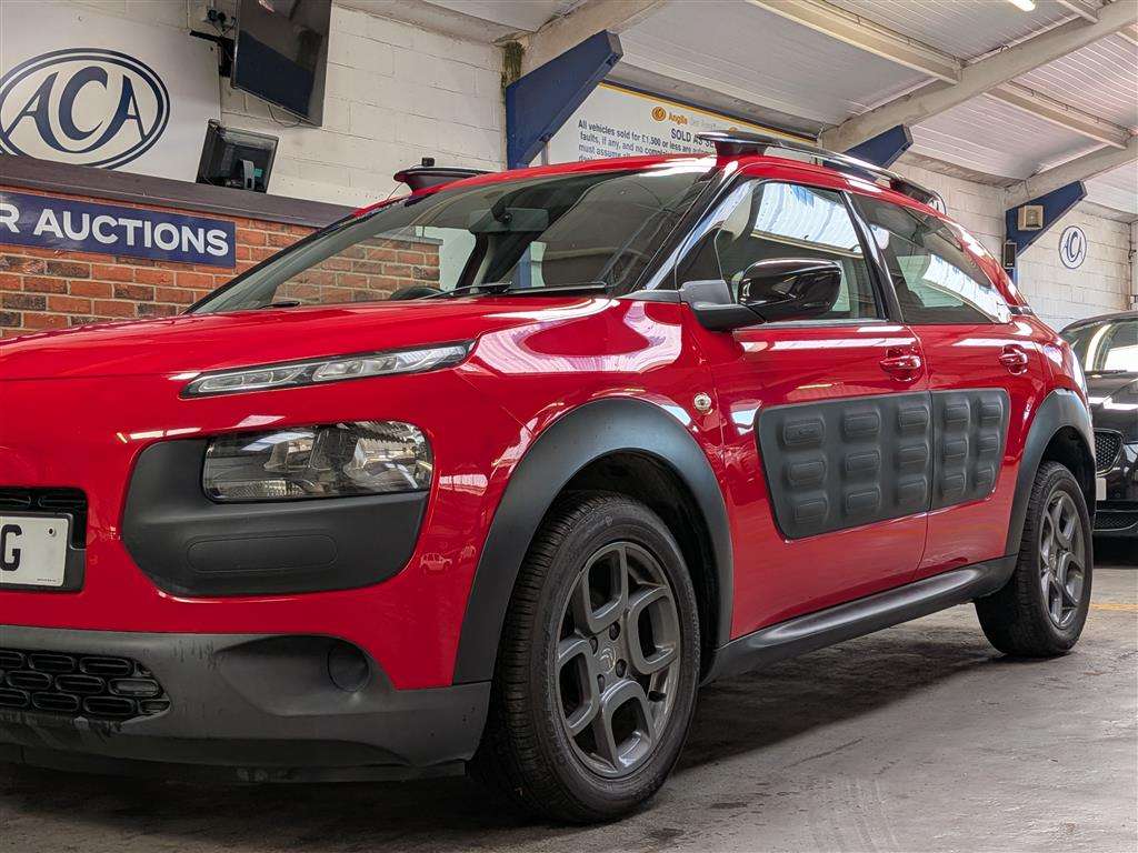 <p>2015 CITROEN C4 CACTUS FEEL BLUEHDI</p>