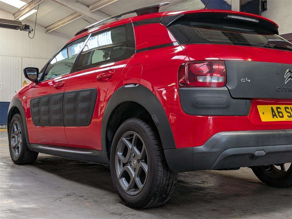 <p>2015 CITROEN C4 CACTUS FEEL BLUEHDI</p>