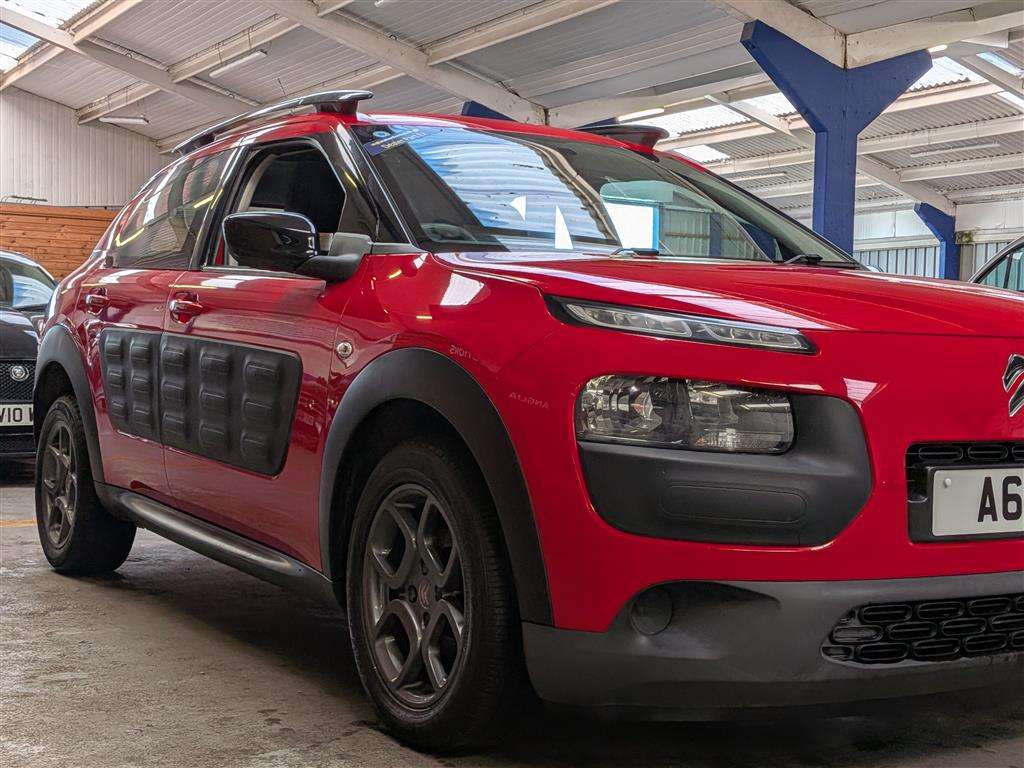 <p>2015 CITROEN C4 CACTUS FEEL BLUEHDI</p>