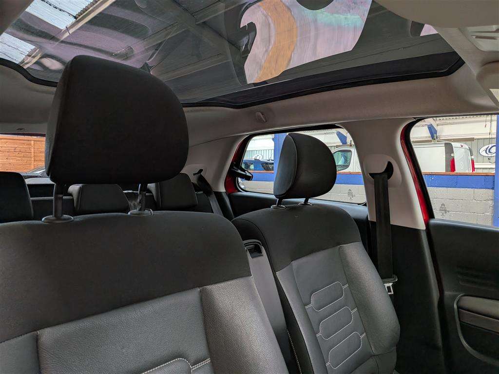 <p>2015 CITROEN C4 CACTUS FEEL BLUEHDI</p>