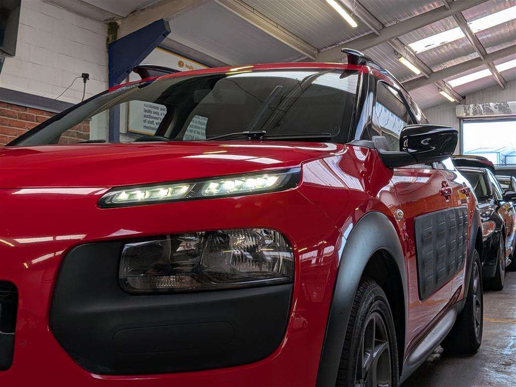 <p>2015 CITROEN C4 CACTUS FEEL BLUEHDI</p>