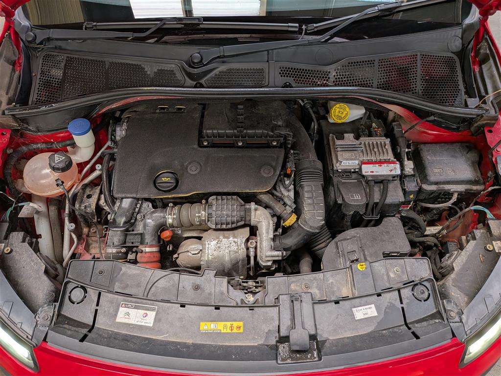 <p>2015 CITROEN C4 CACTUS FEEL BLUEHDI</p>
