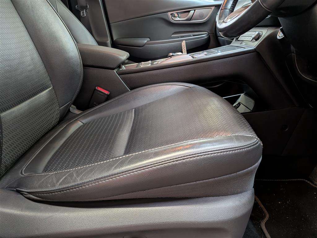 <p>2019 HYUNDAI KONA PREMIUM SE EV</p>