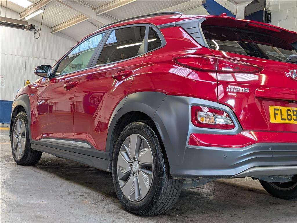 <p>2019 HYUNDAI KONA PREMIUM SE EV</p>