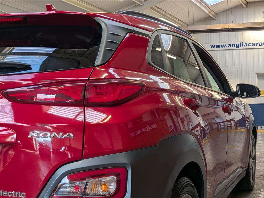 <p>2019 HYUNDAI KONA PREMIUM SE EV</p>