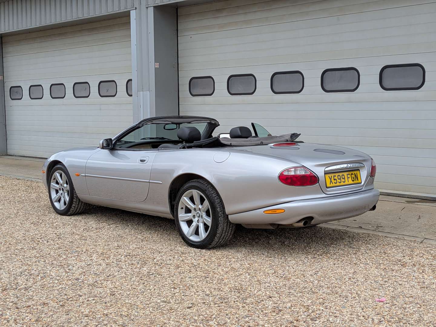 <p>2001 JAGUAR XK8 CONVERTIBLE AUTO</p>