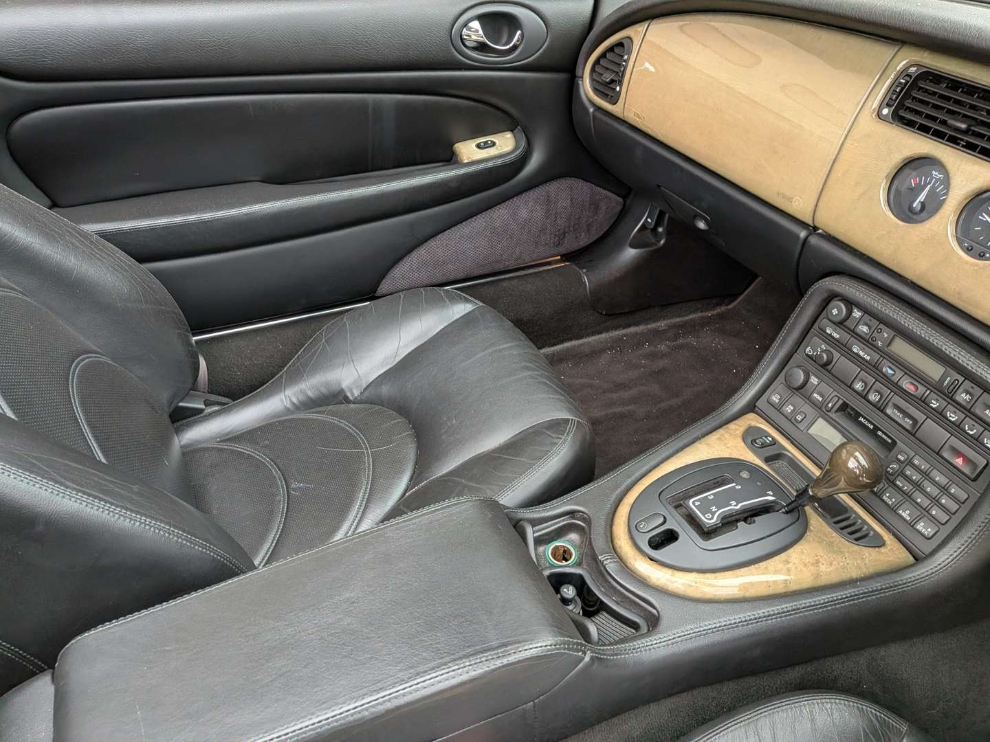 <p>2001 JAGUAR XK8 CONVERTIBLE AUTO</p>