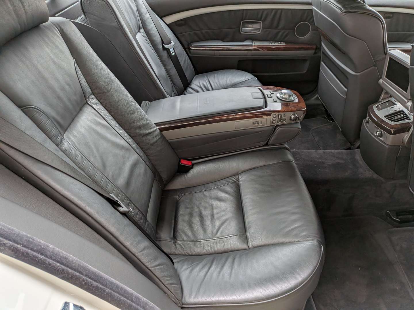 <p>2005 BMW 760I E66 LWB</p>