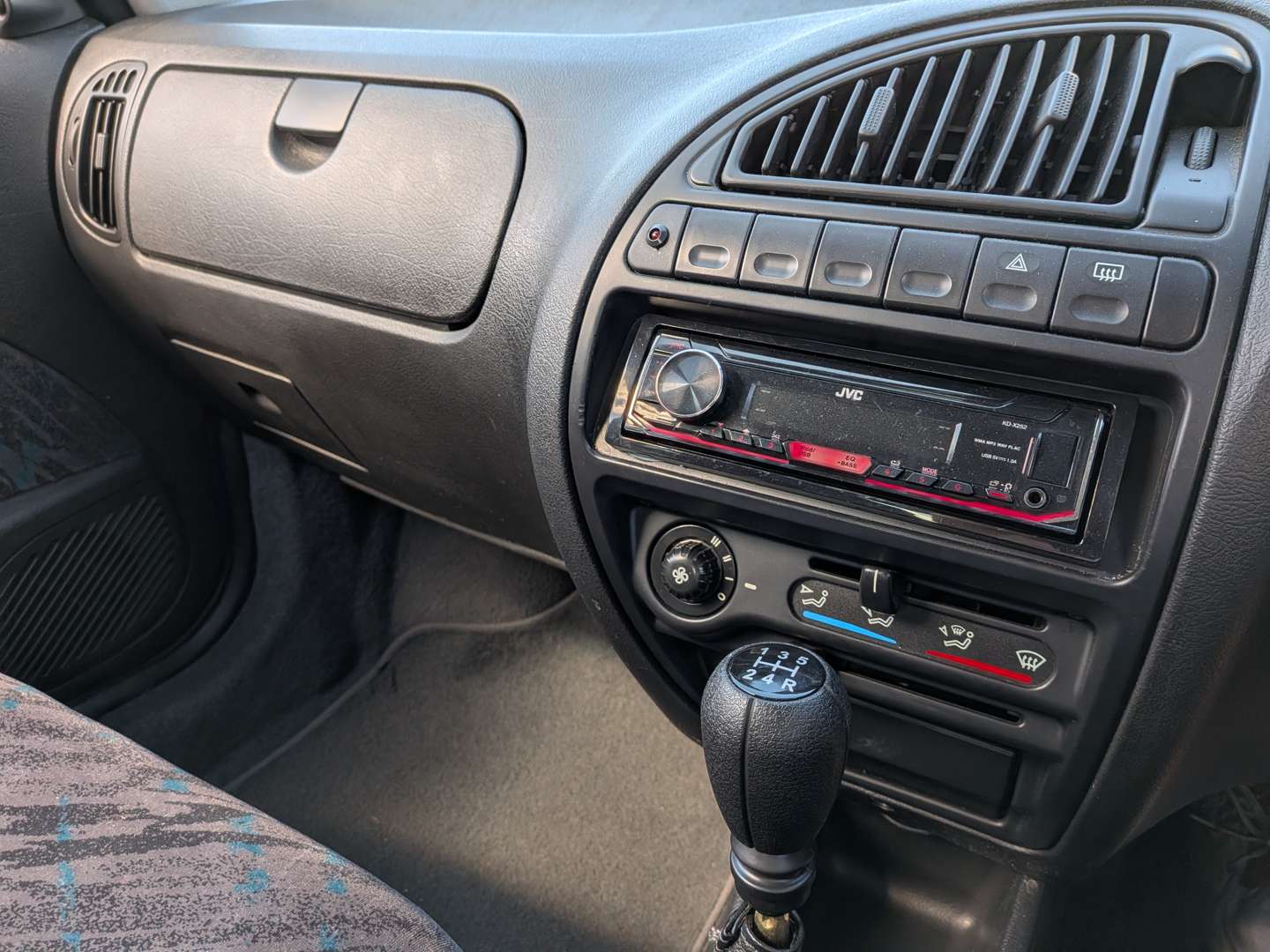 <p>1999 CITROËN SAXO VTR</p>