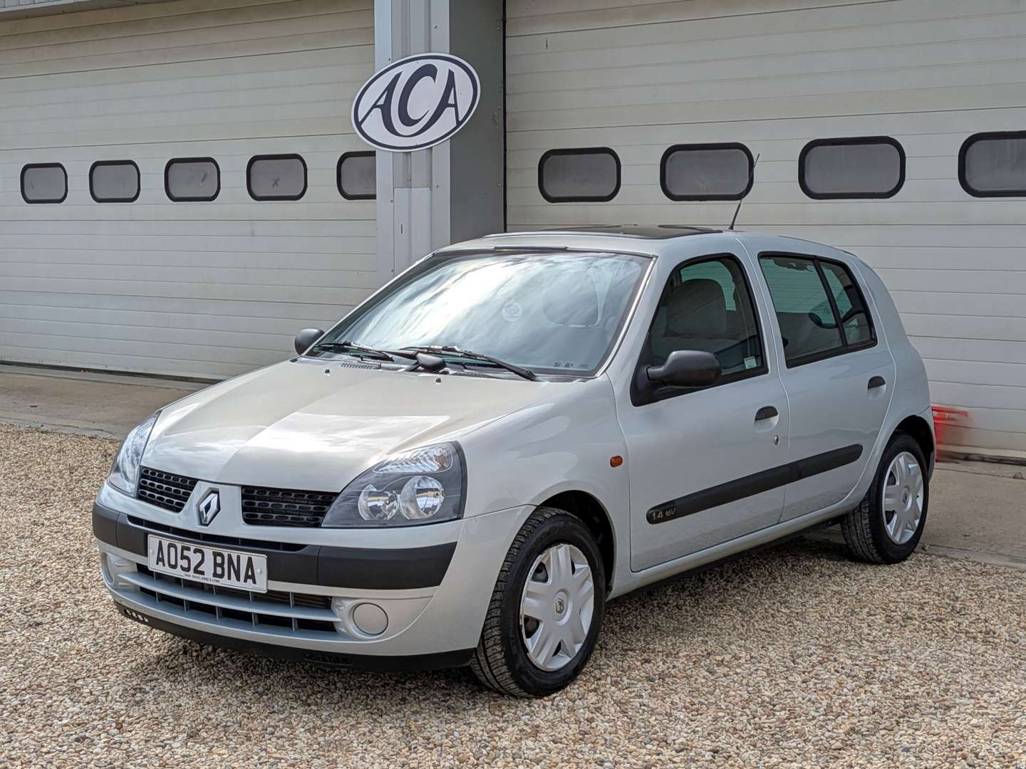 <p>2002 RENAULT CLIO EXPRESSION+ 16V - ONE REGISTERED OWNER, 17K MILES FROM NEW</p>