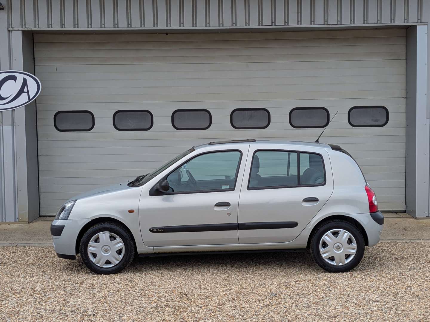 <p>2002 RENAULT CLIO EXPRESSION+ 16V - ONE REGISTERED OWNER, 17K MILES FROM NEW</p>