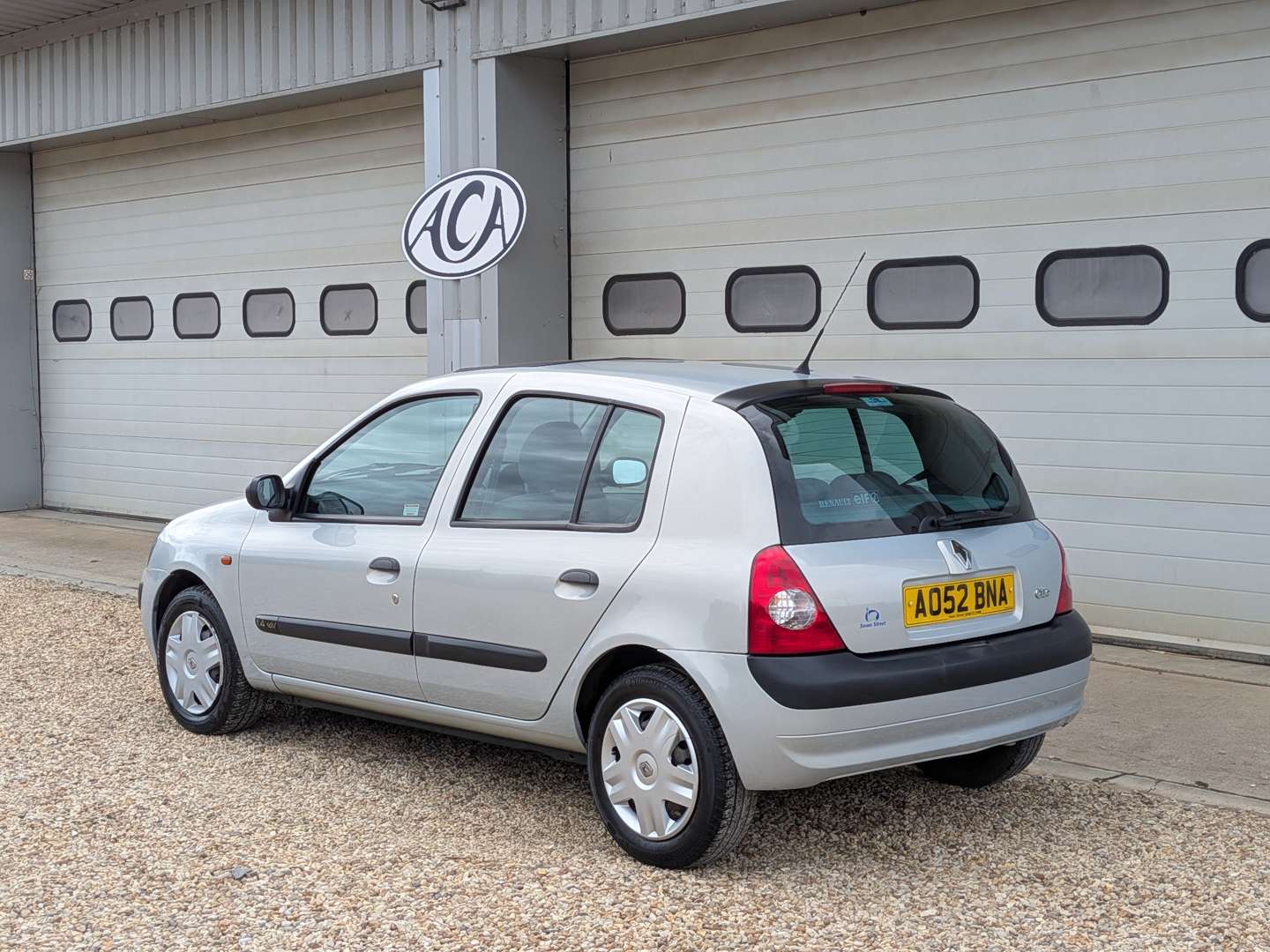 <p>2002 RENAULT CLIO EXPRESSION+ 16V - ONE REGISTERED OWNER, 17K MILES FROM NEW</p>