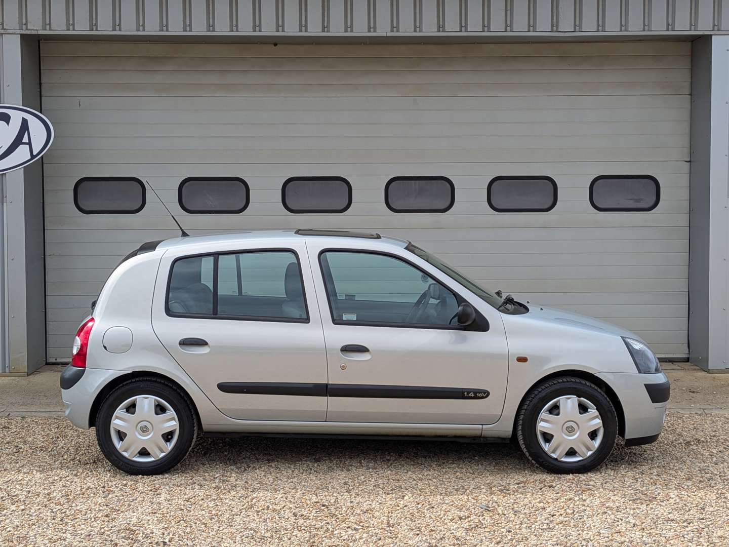 <p>2002 RENAULT CLIO EXPRESSION+ 16V - ONE REGISTERED OWNER, 17K MILES FROM NEW</p>