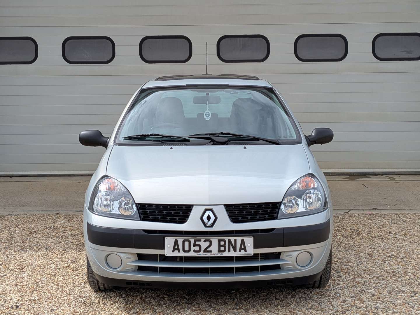<p>2002 RENAULT CLIO EXPRESSION+ 16V - ONE REGISTERED OWNER, 17K MILES FROM NEW</p>