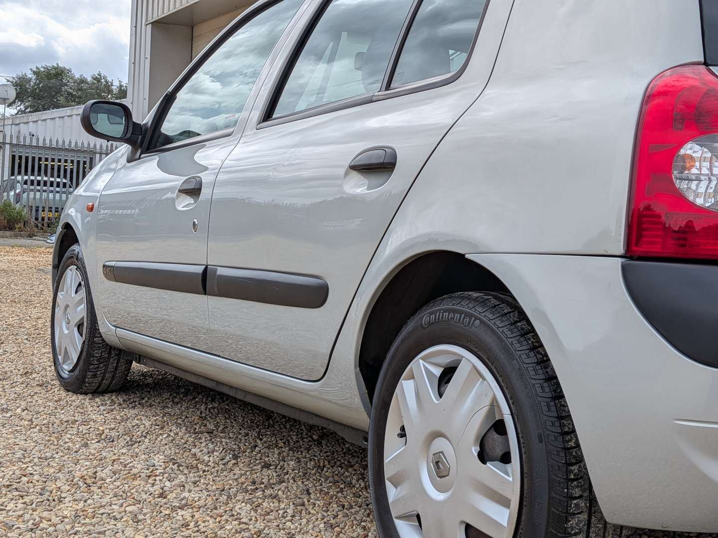 <p>2002 RENAULT CLIO EXPRESSION+ 16V - ONE REGISTERED OWNER, 17K MILES FROM NEW</p>