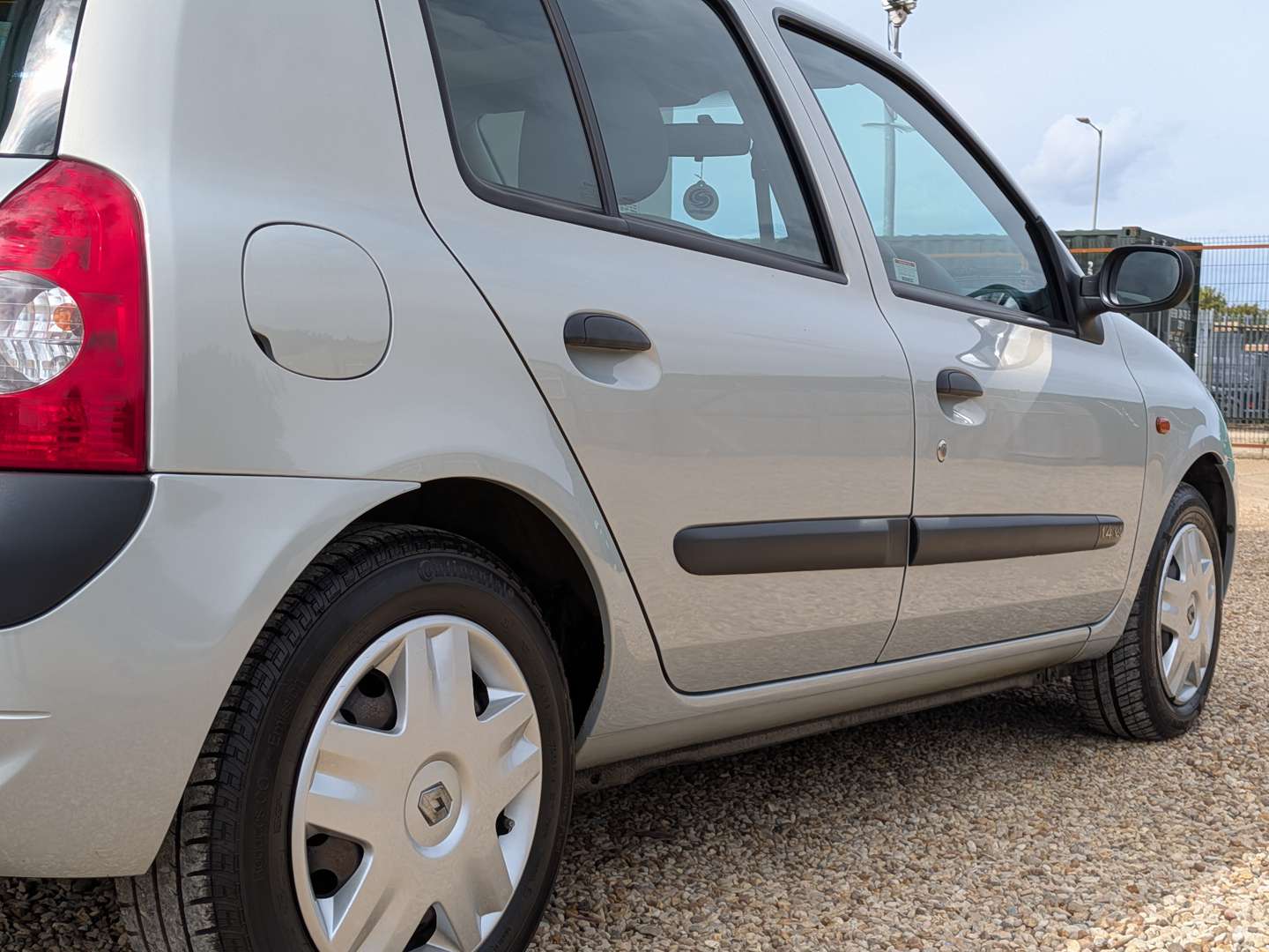 <p>2002 RENAULT CLIO EXPRESSION+ 16V - ONE REGISTERED OWNER, 17K MILES FROM NEW</p>