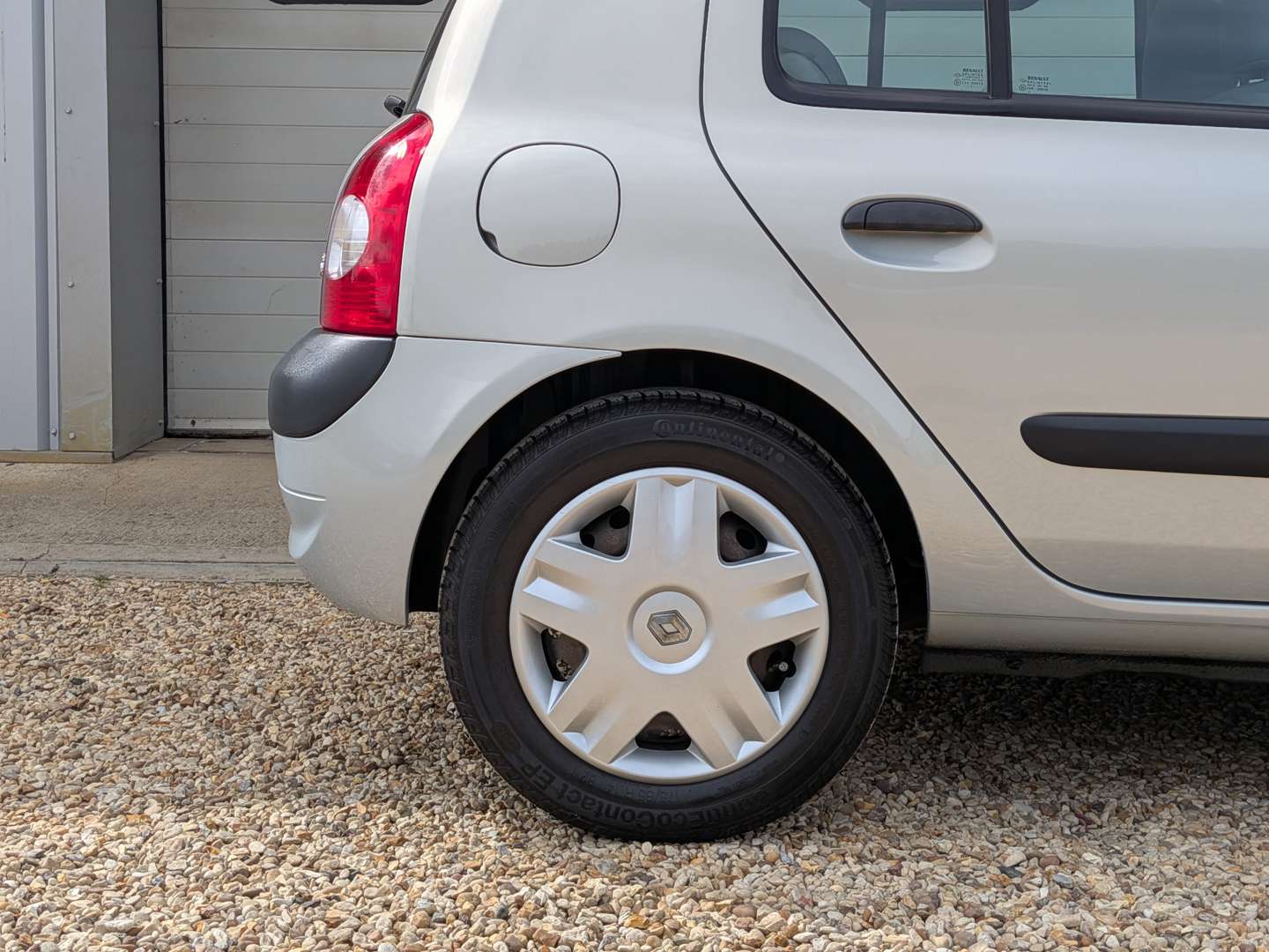 <p>2002 RENAULT CLIO EXPRESSION+ 16V - ONE REGISTERED OWNER, 17K MILES FROM NEW</p>