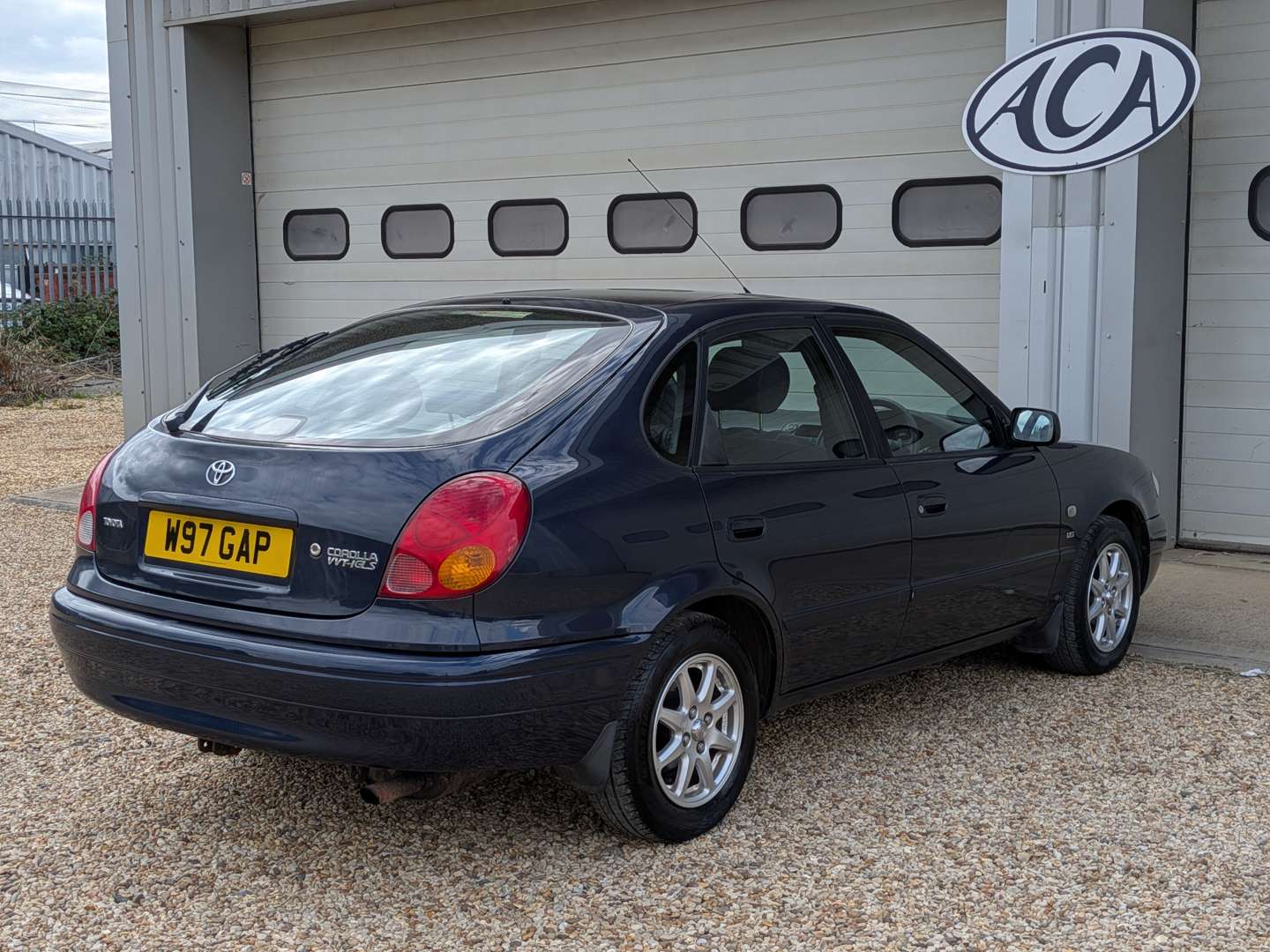 <p>2000 TOYOTA COROLLA VVTI GLS</p>