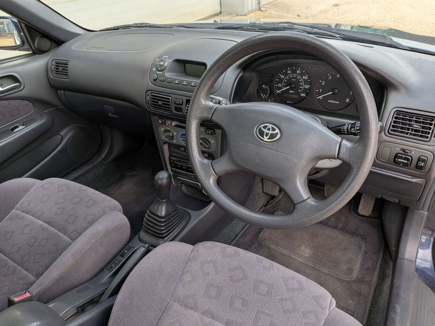 <p>2000 TOYOTA COROLLA VVTI GLS</p>