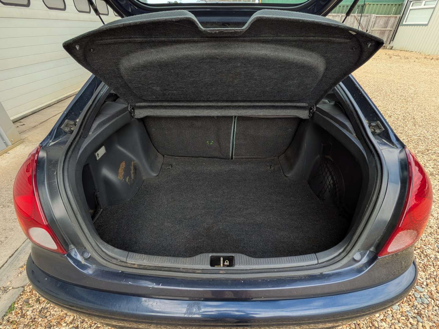 <p>2000 TOYOTA COROLLA VVTI GLS</p>