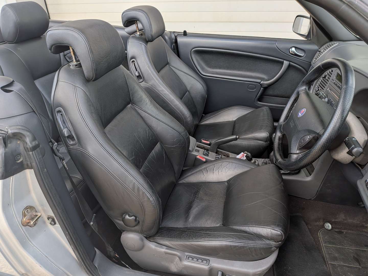 <p>2001 SAAB 93 AERO CONVERTIBLE</p>