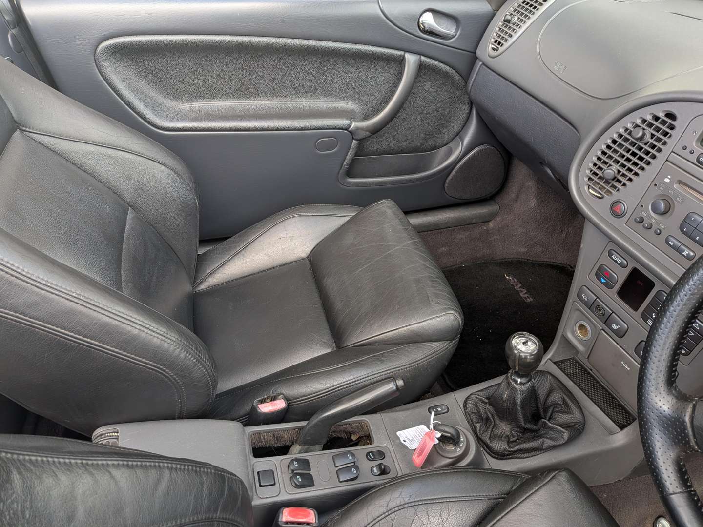 <p>2001 SAAB 93 AERO CONVERTIBLE</p>