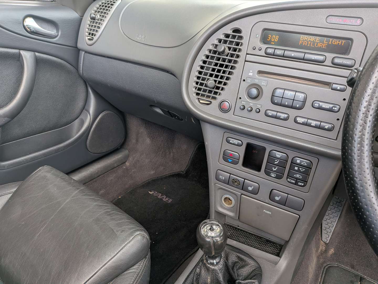 <p>2001 SAAB 93 AERO CONVERTIBLE</p>