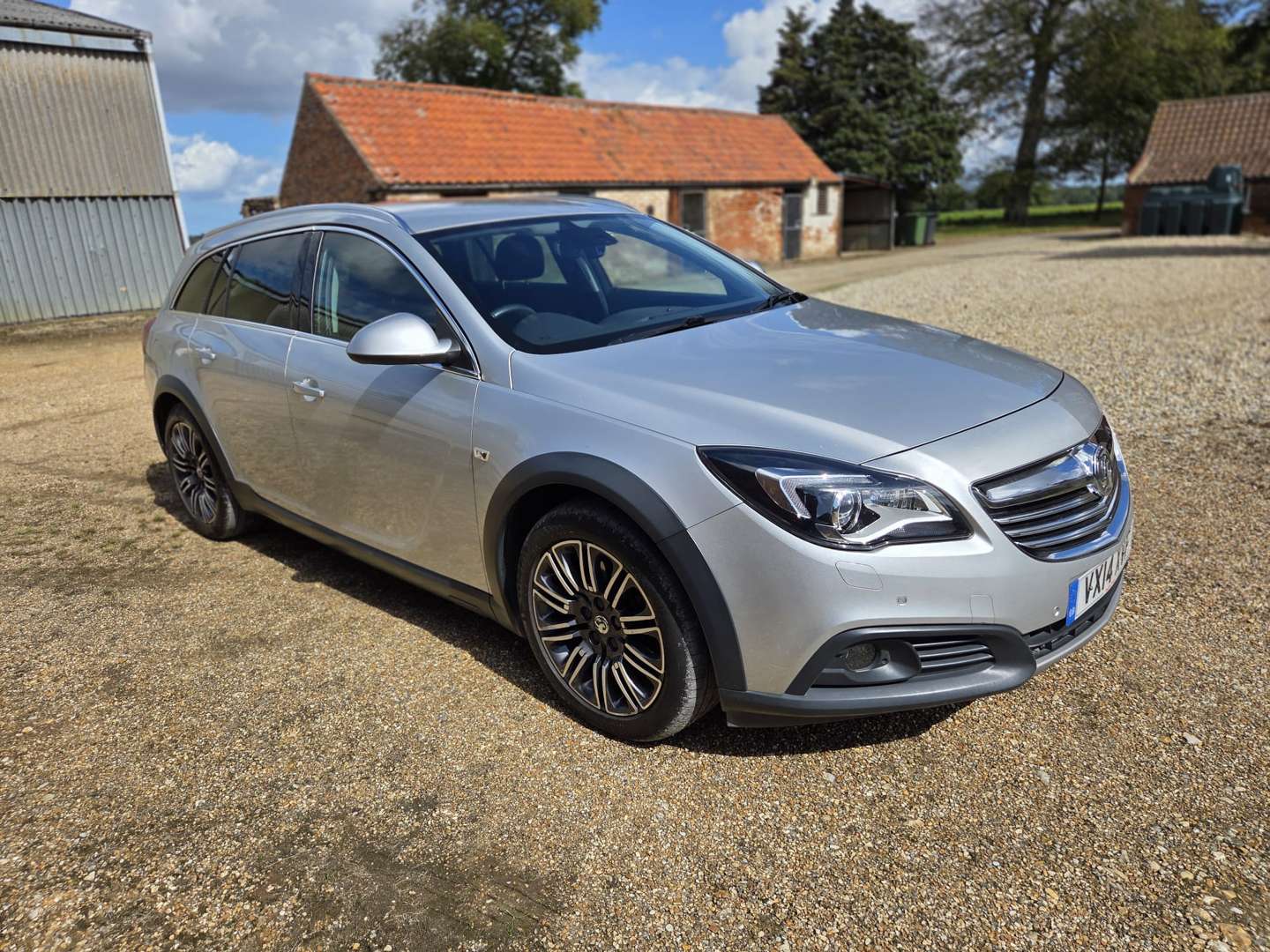 <p>2014 VAUXHALL INSIGNIA COUNTRY TOURER 4X4 BI-TURBO</p>
