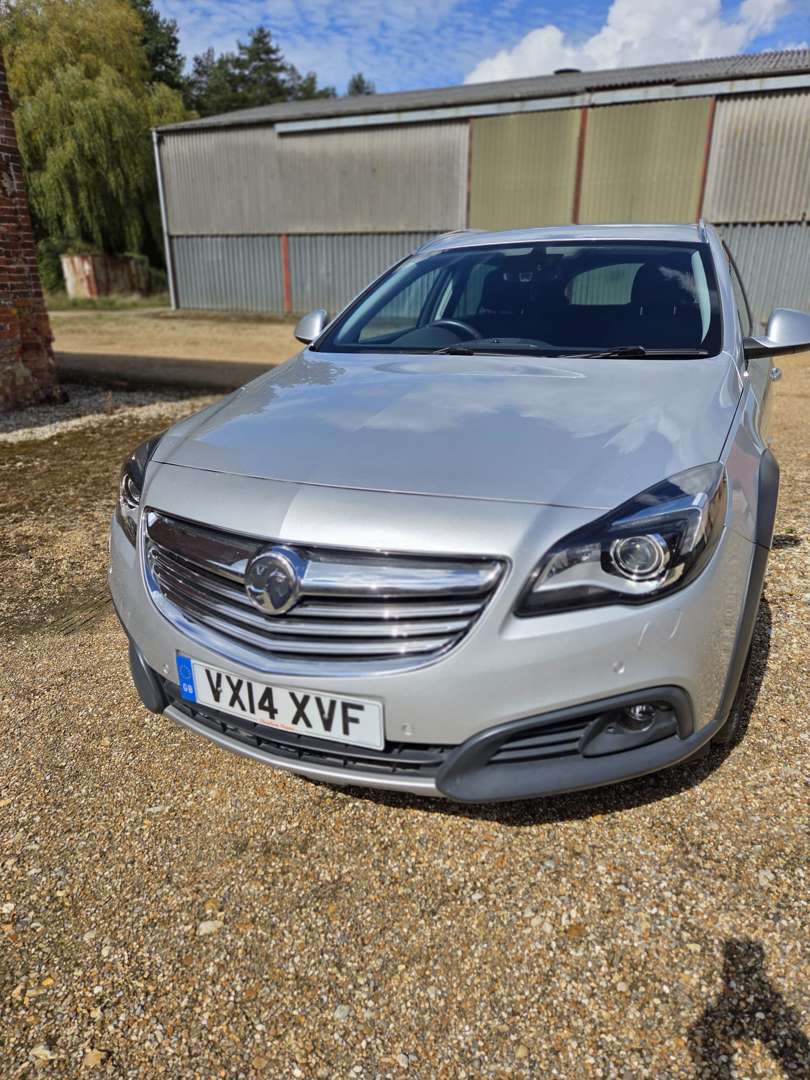 <p>2014 VAUXHALL INSIGNIA COUNTRY TOURER 4X4 BI-TURBO</p>
