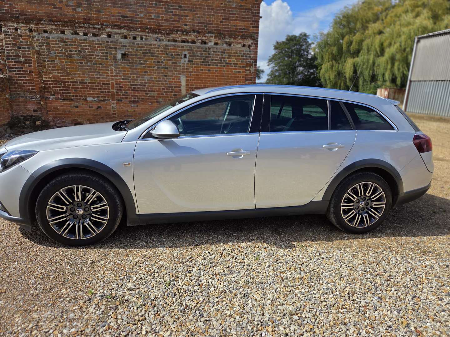 <p>2014 VAUXHALL INSIGNIA COUNTRY TOURER 4X4 BI-TURBO</p>