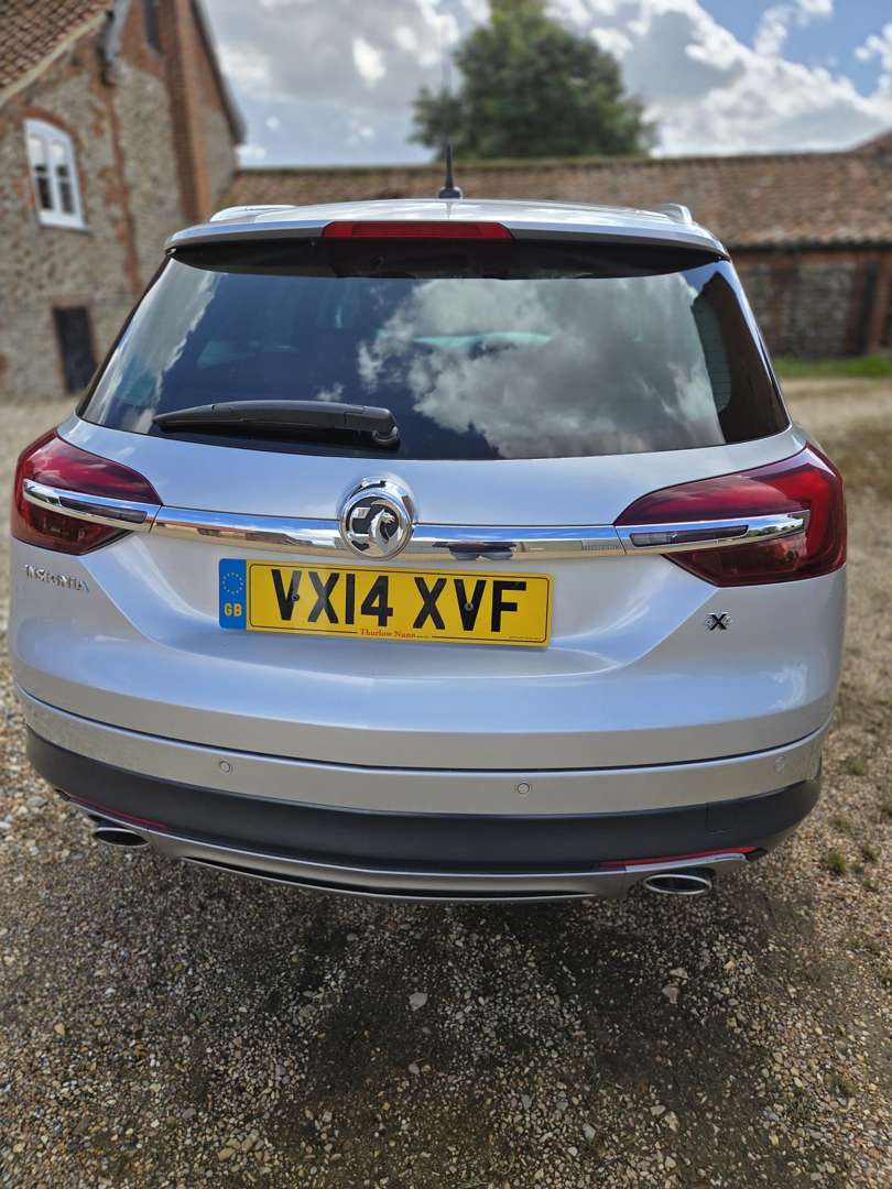 <p>2014 VAUXHALL INSIGNIA COUNTRY TOURER 4X4 BI-TURBO</p>