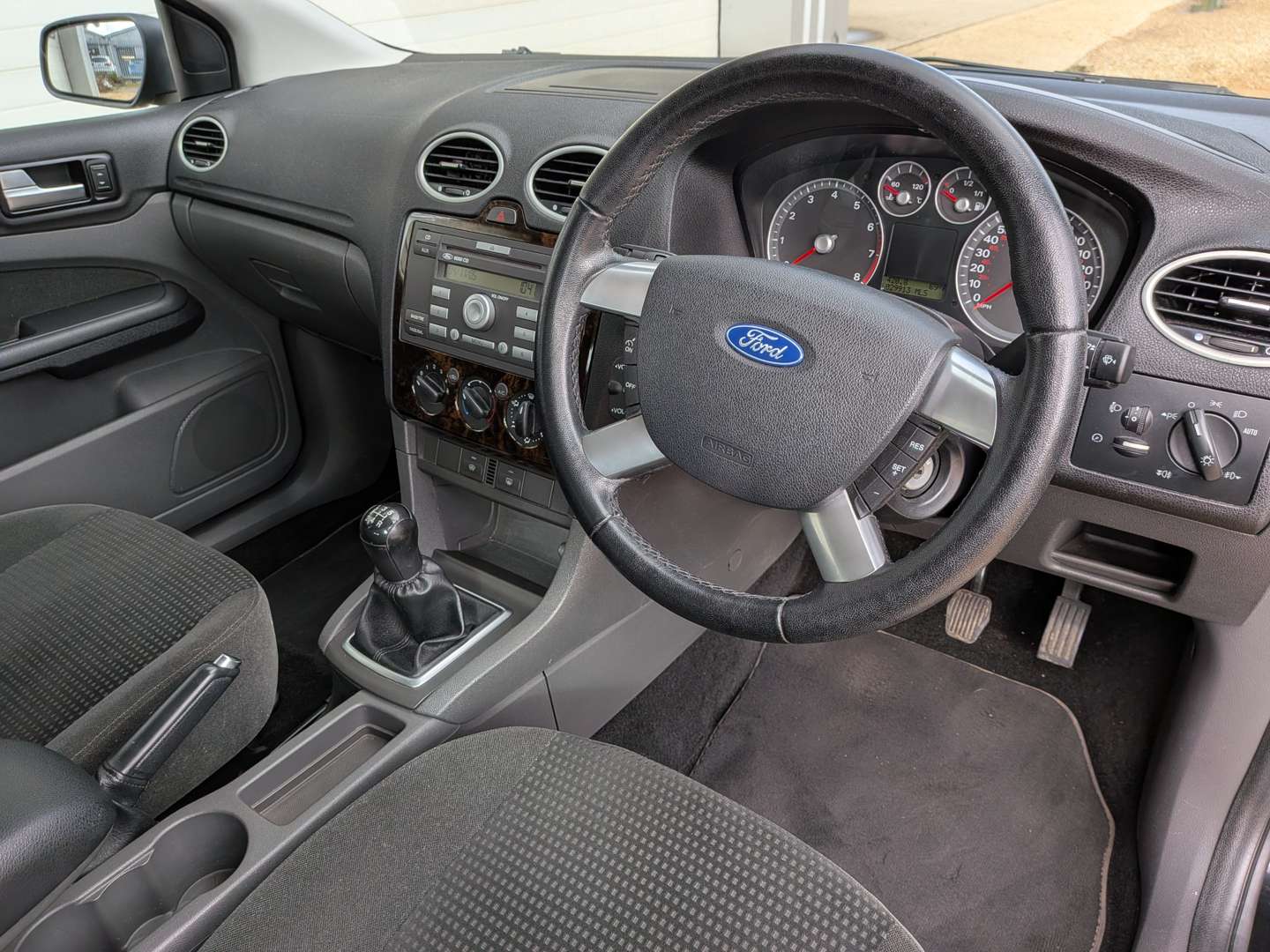 <p>2005 FORD FOCUS GHIA T - UNDER 30K MILES FROM NEW</p>