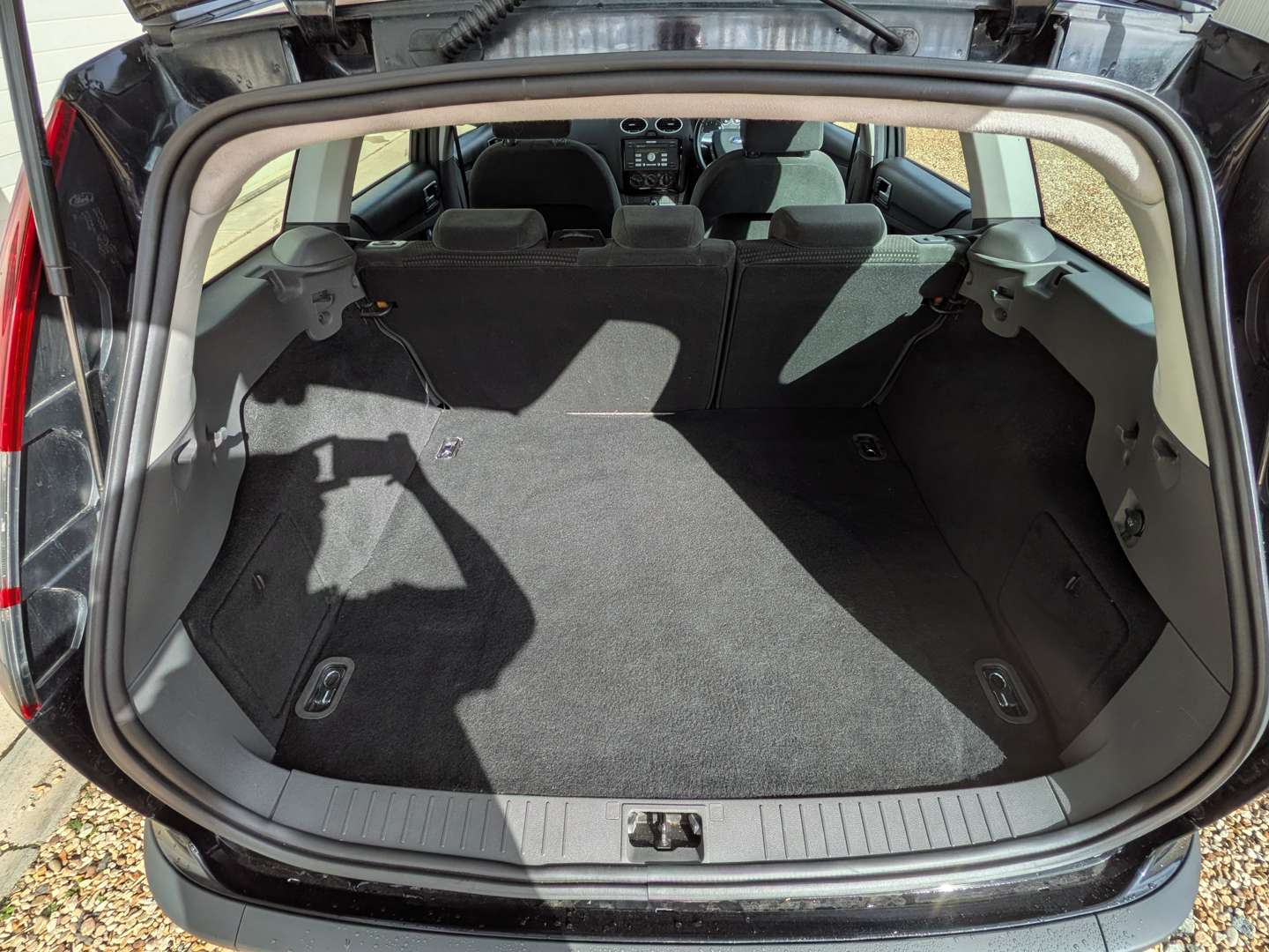 <p>2005 FORD FOCUS GHIA T - UNDER 30K MILES FROM NEW</p>